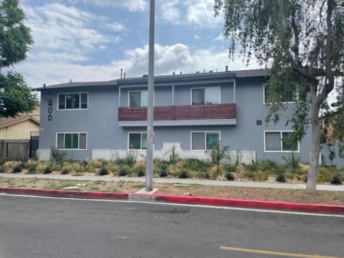 Apartment for rent at 200 E Wakefield Ave, Anaheim, CA 92802