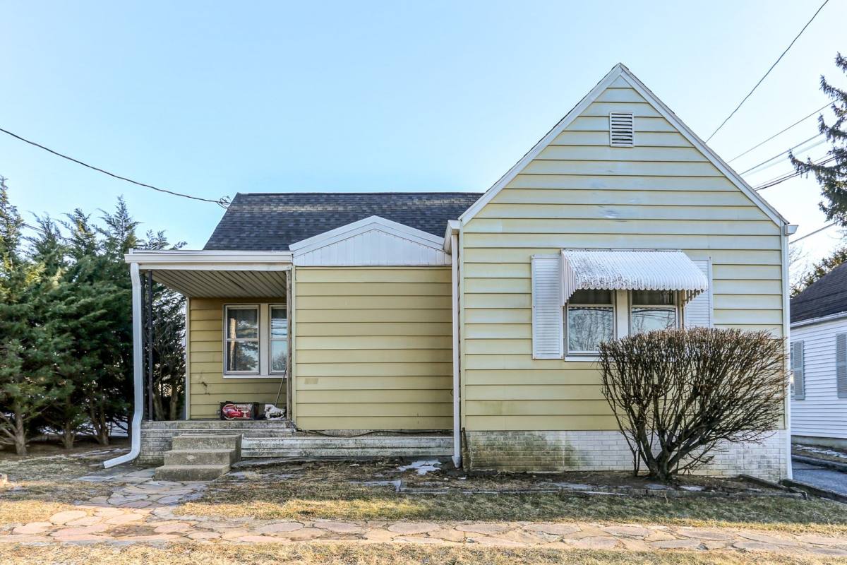 Apartment for rent at 403 W Marble St, Mechanicsburg, PA 17055