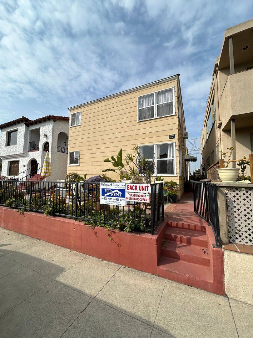 Apartment for rent at 119 Santa Ana Ave, Long Beach, CA 90803
