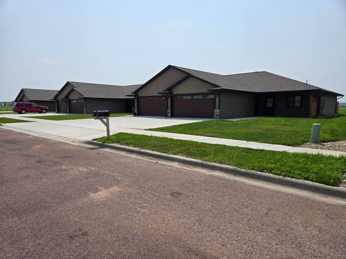 Townhouse for rent at 1407 W 20th Ave, Mitchell, SD 57301