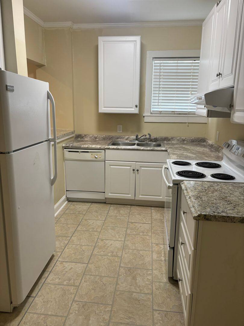 Apartment for rent at 402 Forest Ave, Shreveport, LA 71115
