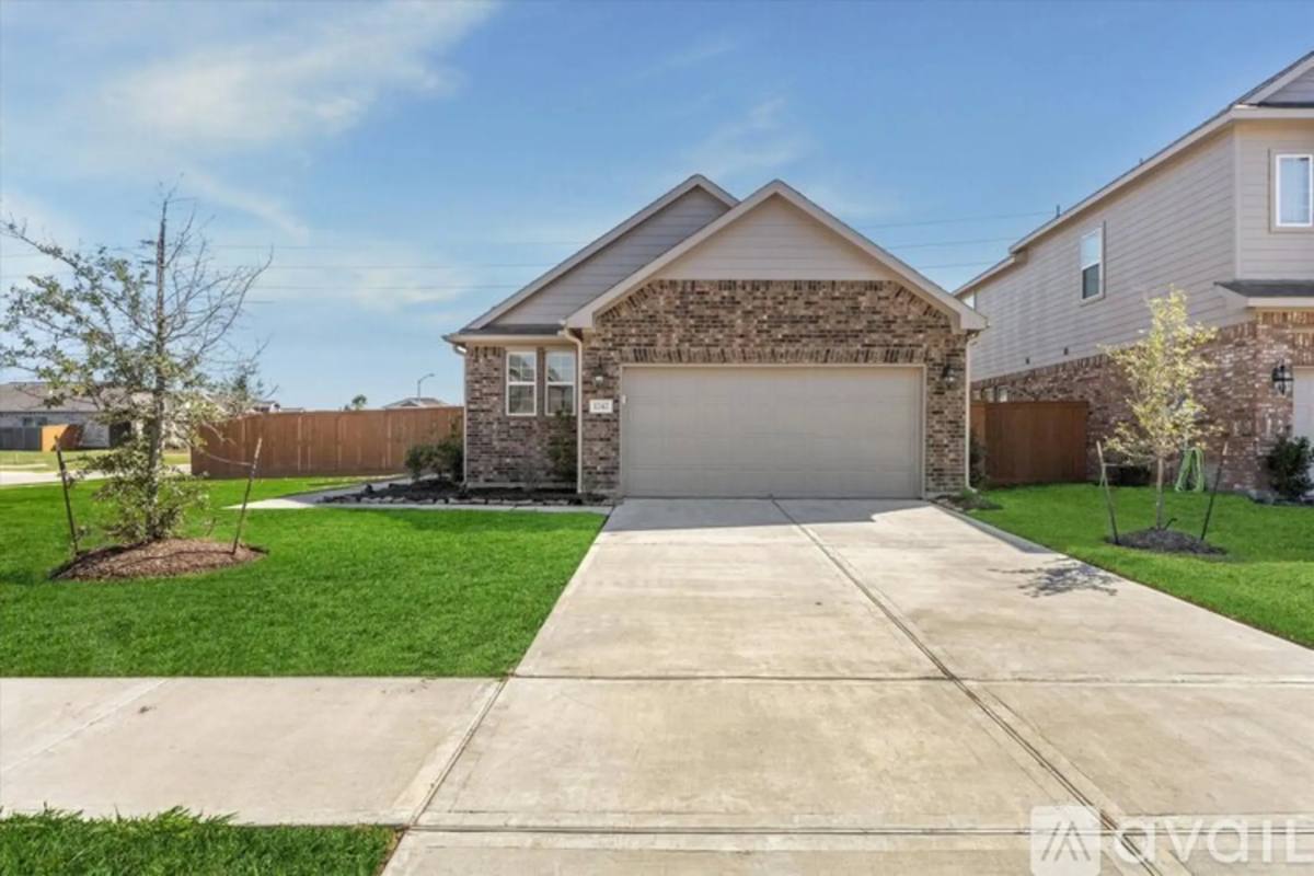 House for rent at 1242 Red Hills Dr, Rosharon, TX 77583