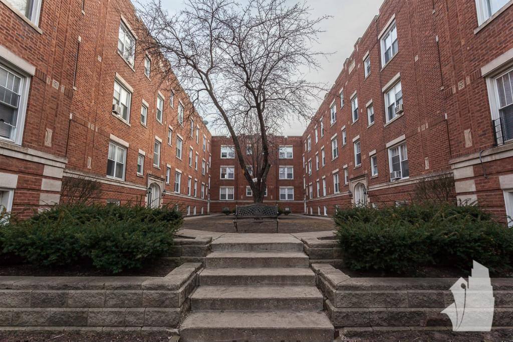 Apartment for rent at 955 W Cornelia Ave #D01, Chicago, IL 60657