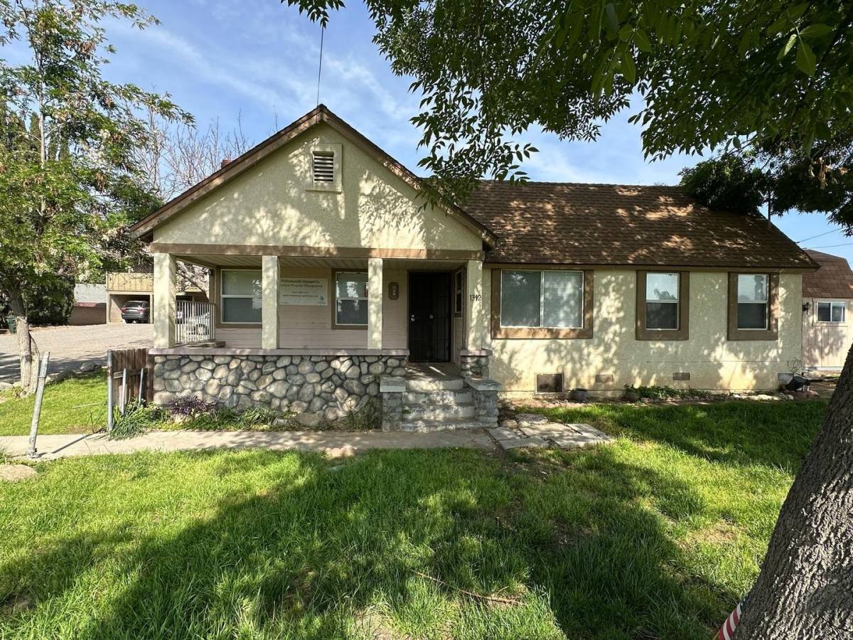 Apartment for rent at 1342 Chrysolite Ave, Mentone, CA 92359