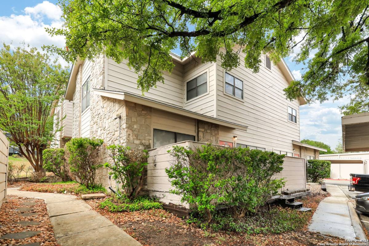Condo for rent at 829 W Bitters Rd, San Antonio, TX 78216