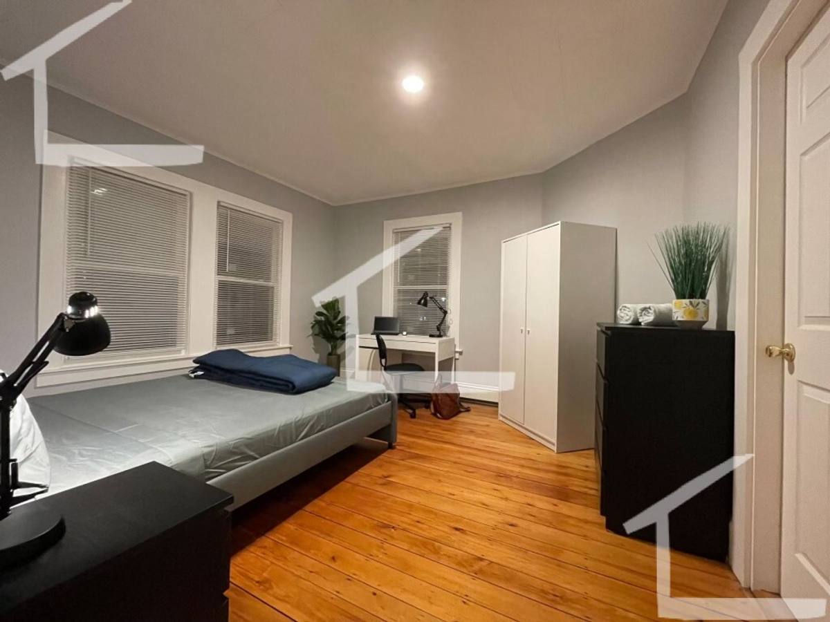 Apartment for rent at 204 Banks St #10, Cambridge, MA 02138