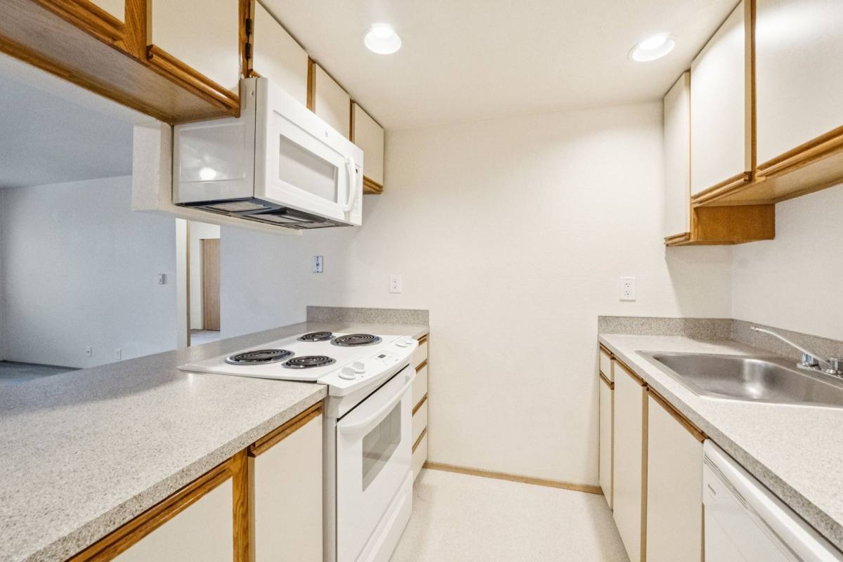 University Court, 5219 Brooklyn Ave NE, Seattle, WA 98105 - Apartment for Rent - Image 7