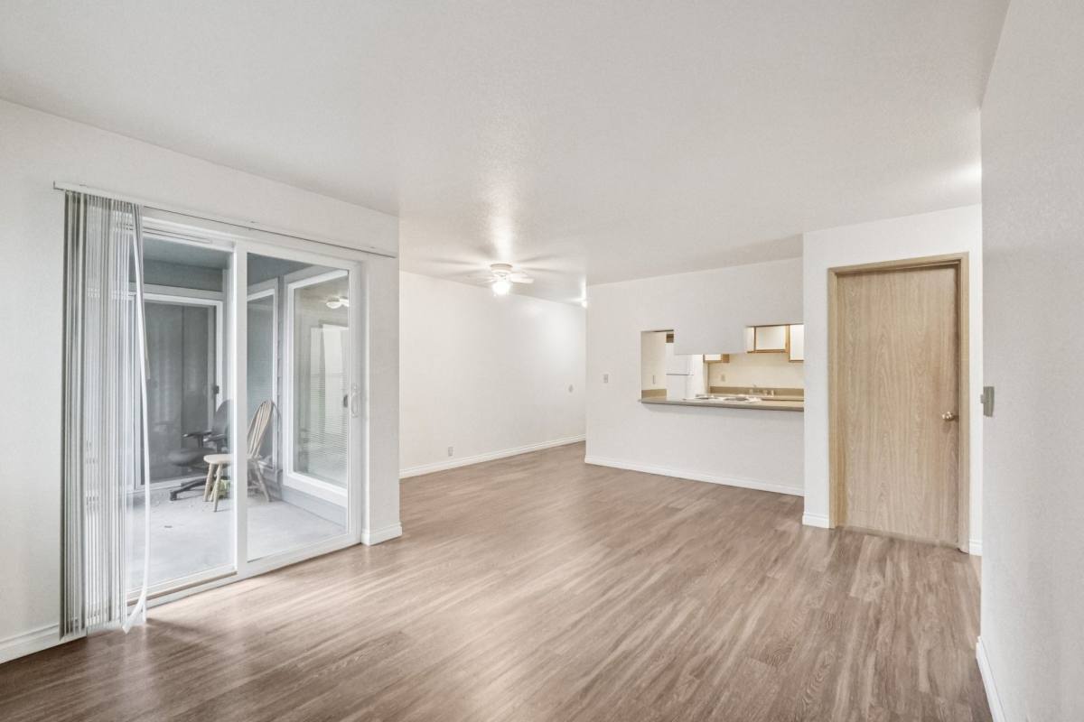 University Court, 5219 Brooklyn Ave NE, Seattle, WA 98105 - Apartment for Rent - Image 3