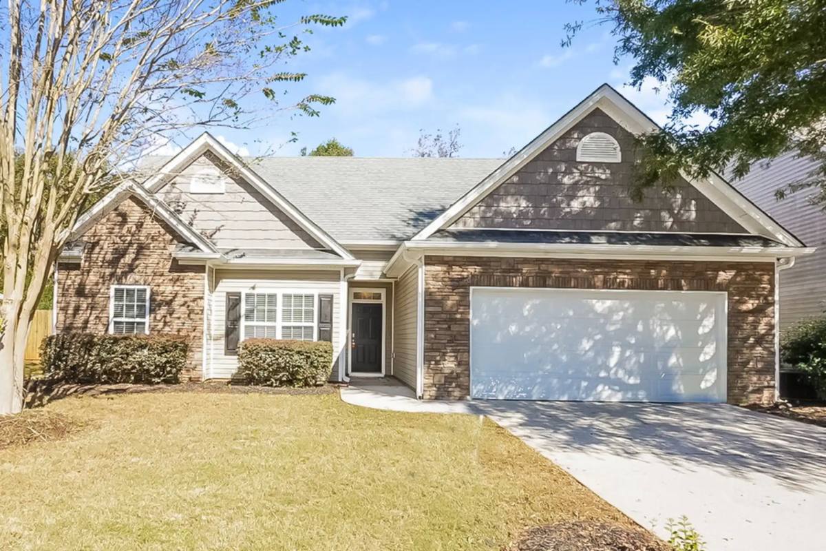 House for rent at 215 Village Park Dr, Newnan, GA 30265