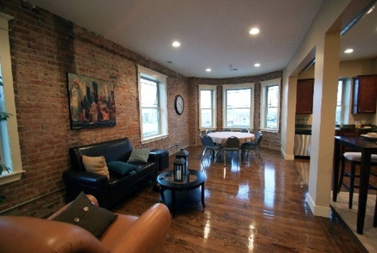 Apartment for rent at 804 Park Ave, Omaha, NE 68105
