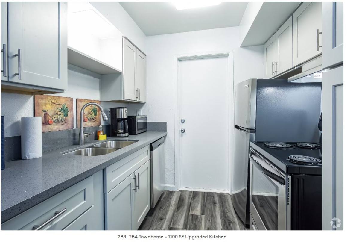 Apartment for rent at 3478 Paradise Rd, Las Vegas, NV 89169