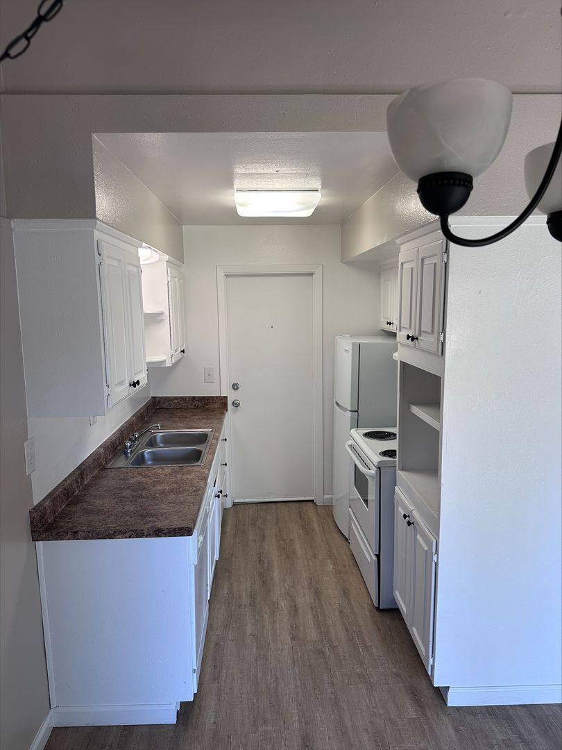 Apartment for rent at 3478 Paradise Rd, Las Vegas, NV 89169