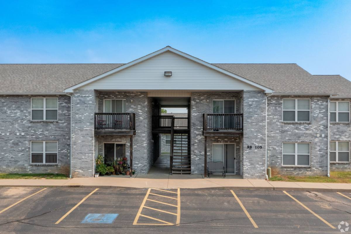 Apartment for rent at 813 Falcon Hills, Park Hills, MO 63601