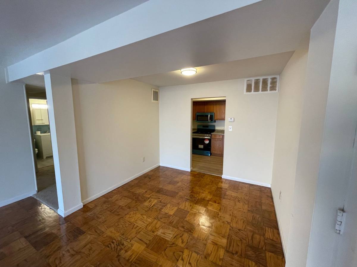 Apartment for rent at 5105 - 5109 10th Place S, Arlington, VA 22204