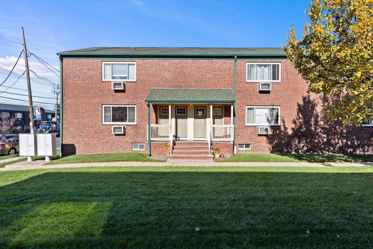 Apartment for rent at 430 Ridge Rd, Lyndhurst, NJ 07071