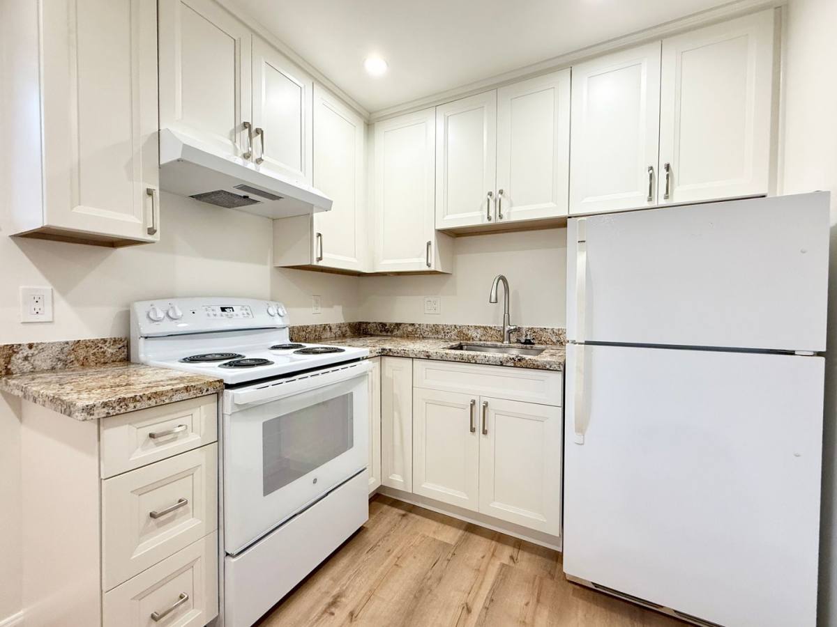 Apartment for rent at 107 Clarendon Rd, Pacifica, CA 94044