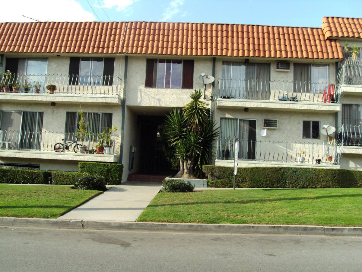 Apartment for rent at 11081 Rose Ave, Los Angeles, CA 90034