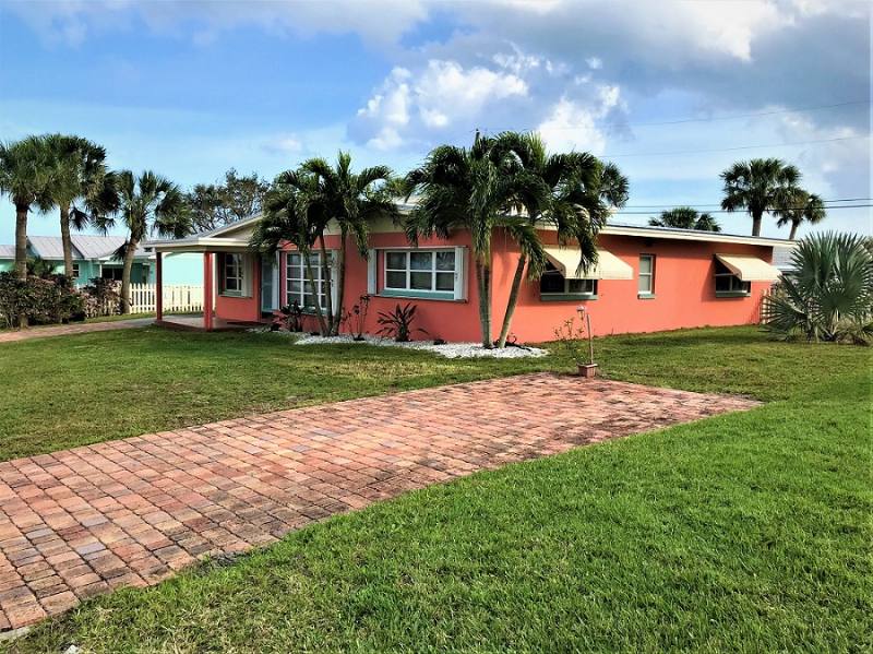 2237 NE Center Circle, Jensen Beach, FL 34957