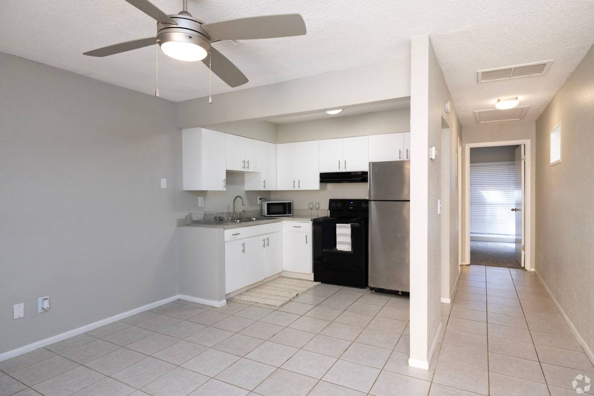 Townhouse for rent at 2010 E 148th Ave, Lutz, FL 33549