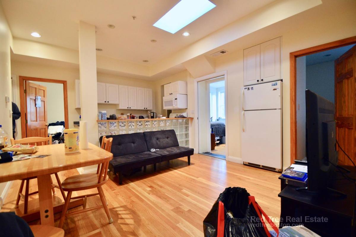 Apartment for rent at 1801 Beacon St #8, Brookline, MA 02445
