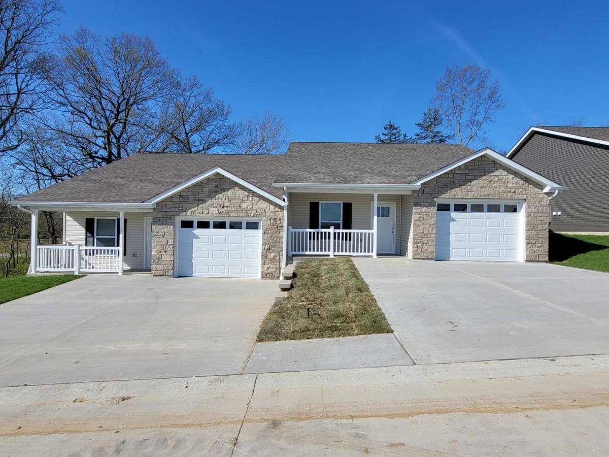 Apartment for rent at 106 Acorn Creek Rd, Washington, MO 63090