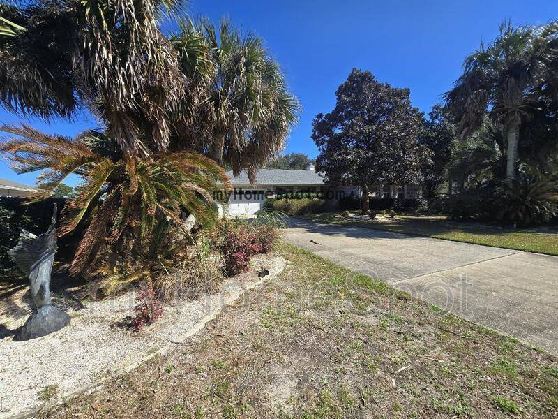 House for rent at 2034 Bayou Dr, Navarre, FL 32566