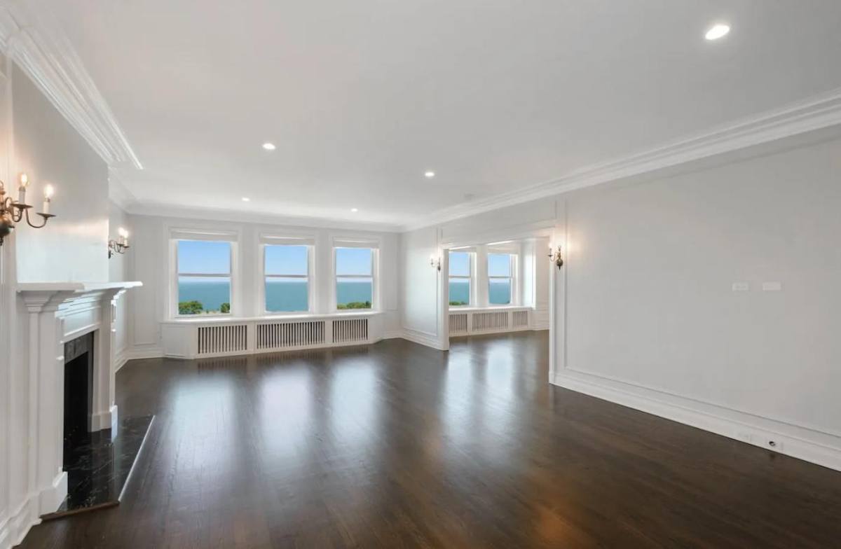 Apartment for rent at 3240 N Lake Shore Dr, Chicago, IL 60689