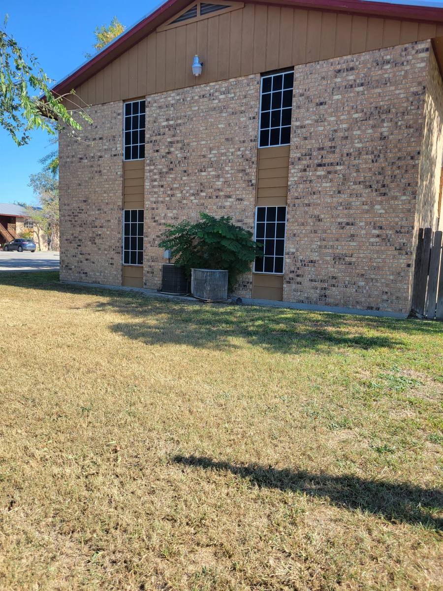 Apartment for rent at 600 E Crockett St, Beeville, TX 78102