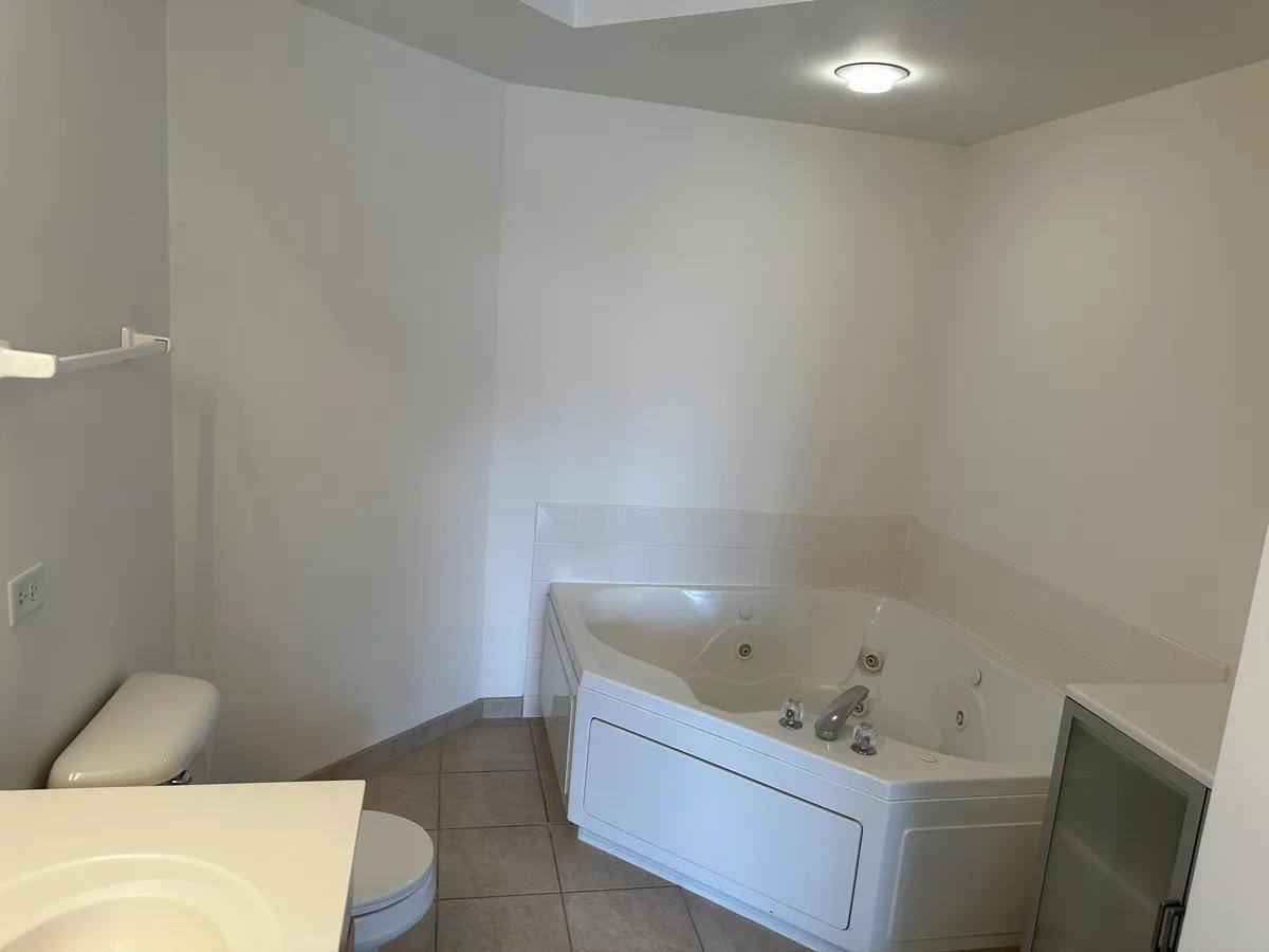 Apartment for rent at Park Wellington at Geimer's Grove, 3451 N Carriageway Dr #402, Arlington Heights, IL 60004