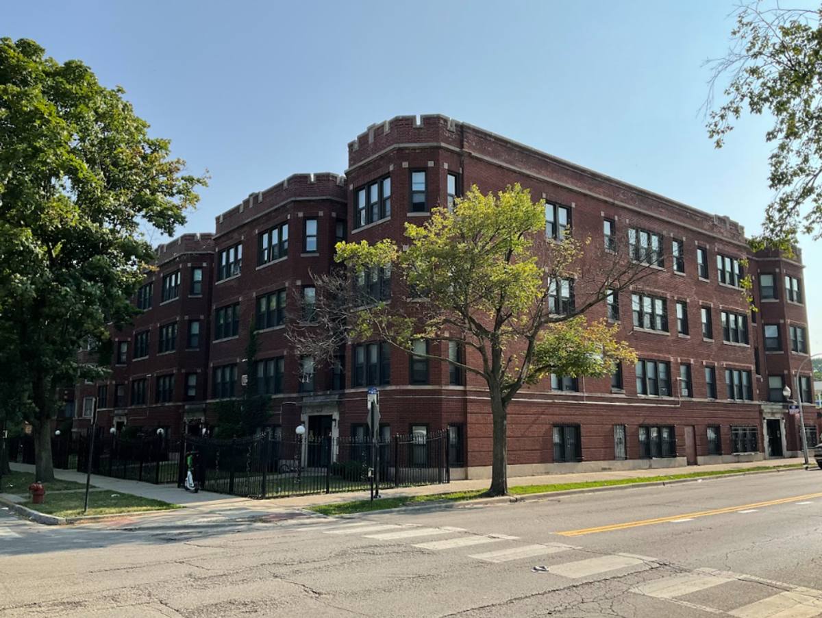 Apartment for rent at 6700 S Chappel Ave, Chicago, IL 60649