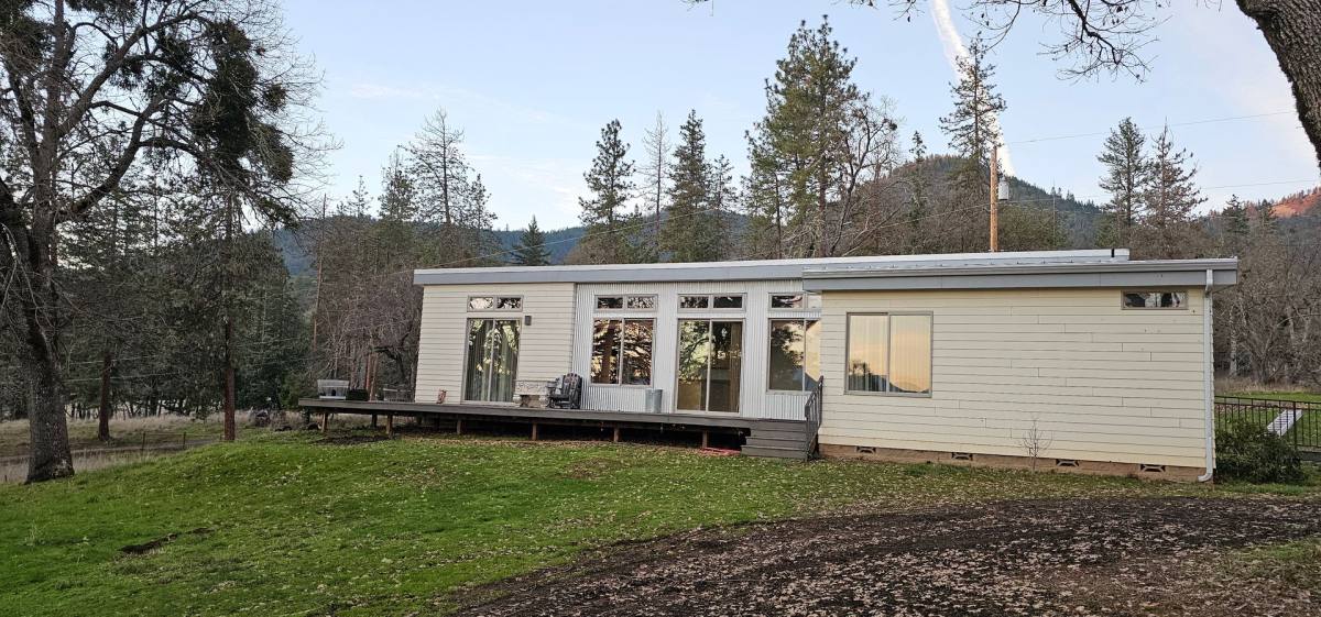 House for rent at 605 Missouri Flat Rd, Grants Pass, OR 97527