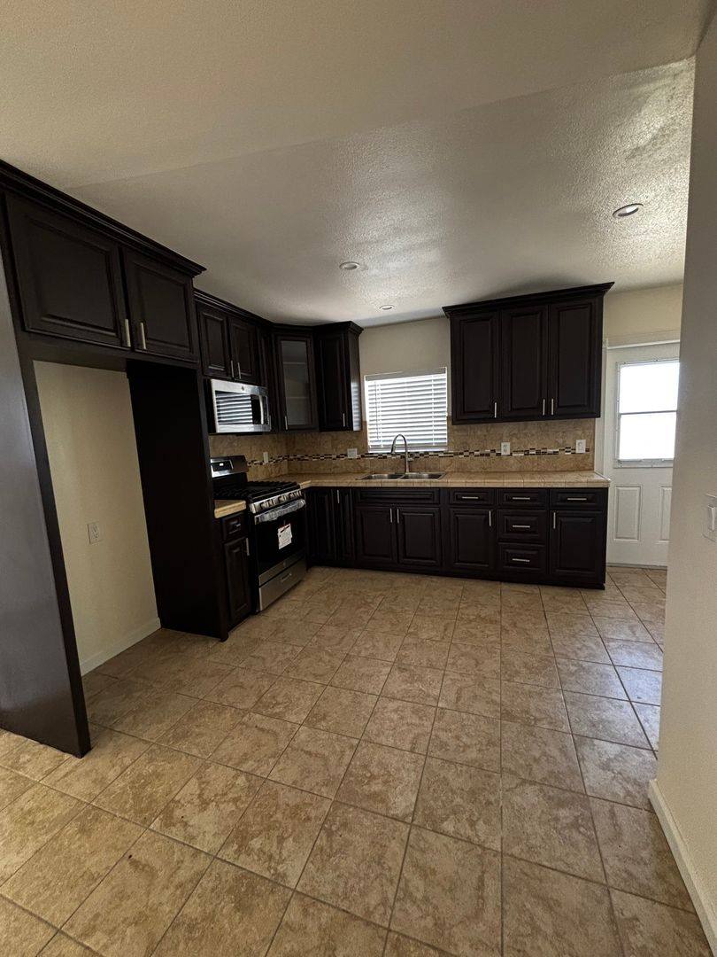 Apartment for rent at 232-248 Wolff St, Oxnard, CA 93033