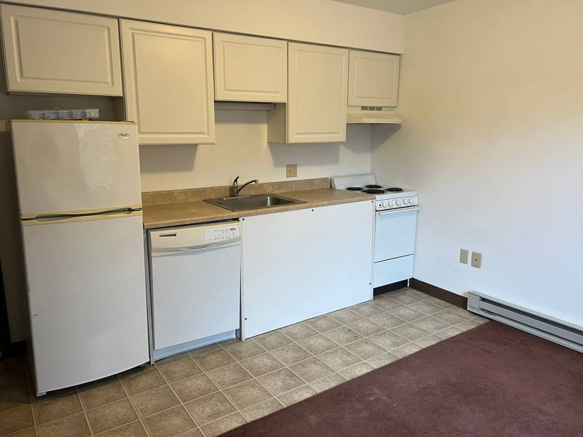Apartment for rent at 916 Greenbrier Rd, Dekalb, IL 60115