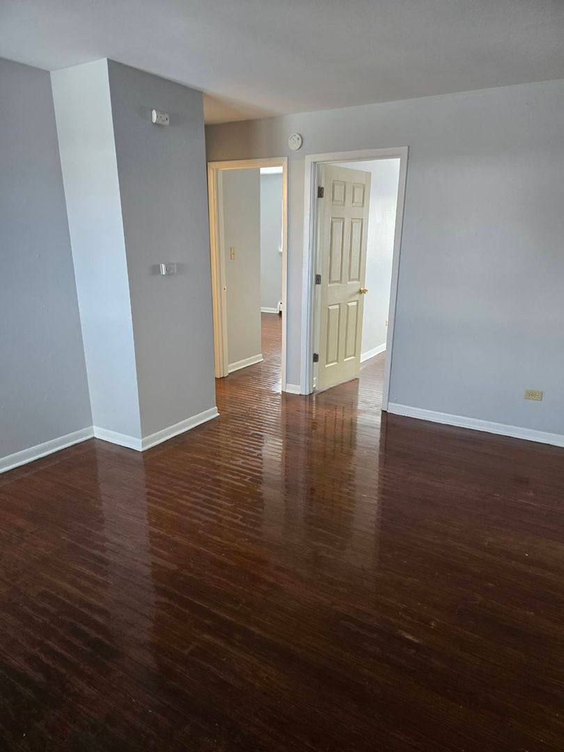 Apartment for rent at 400 W Division, Villa Park, IL 60181