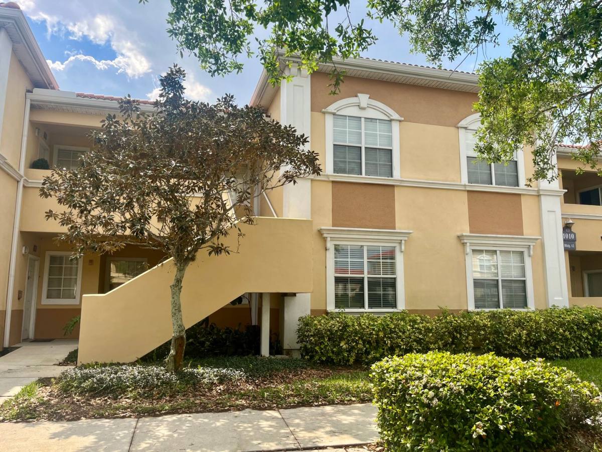 Condo for rent at 1010 Villagio Circle, Sarasota, FL 34237
