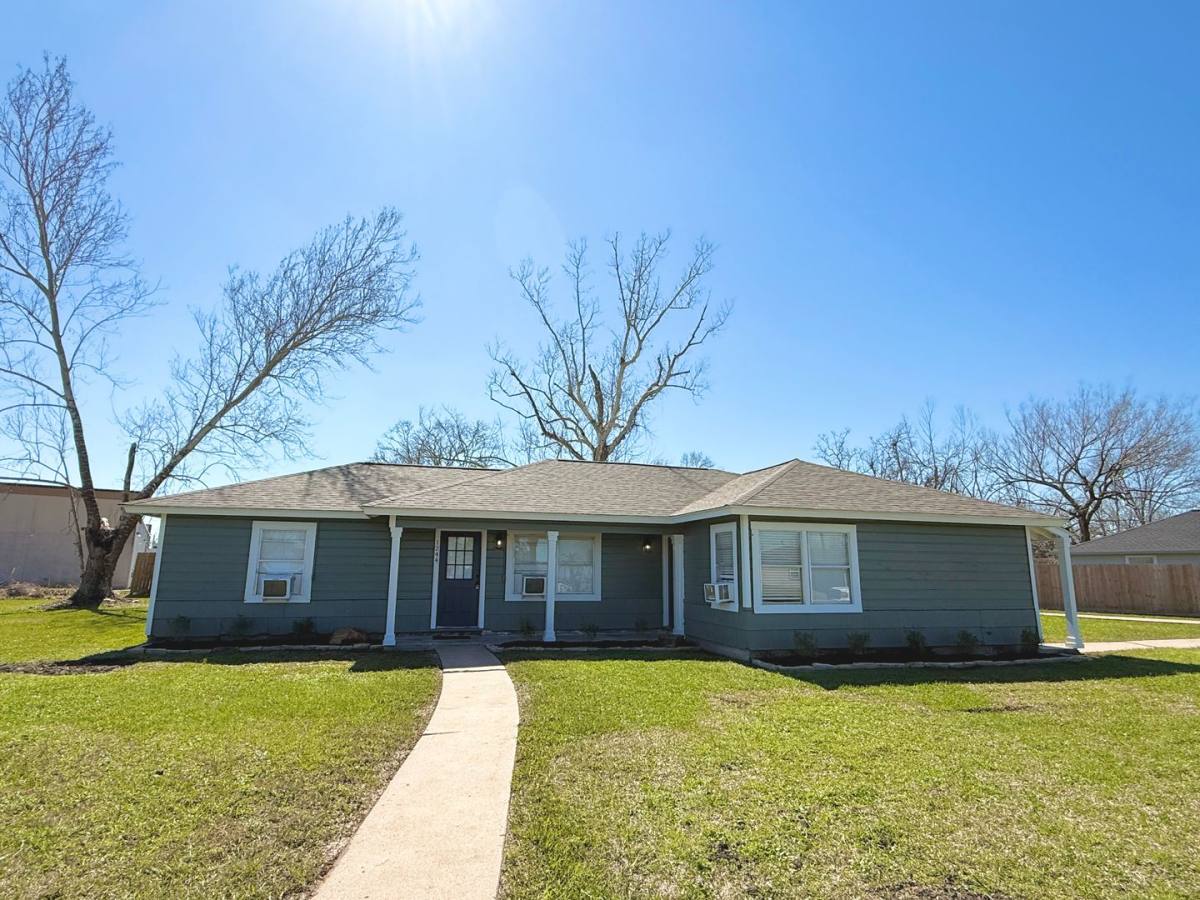 Apartment for rent at 1242 - 1244 San Felipe St, Angleton, TX 77515