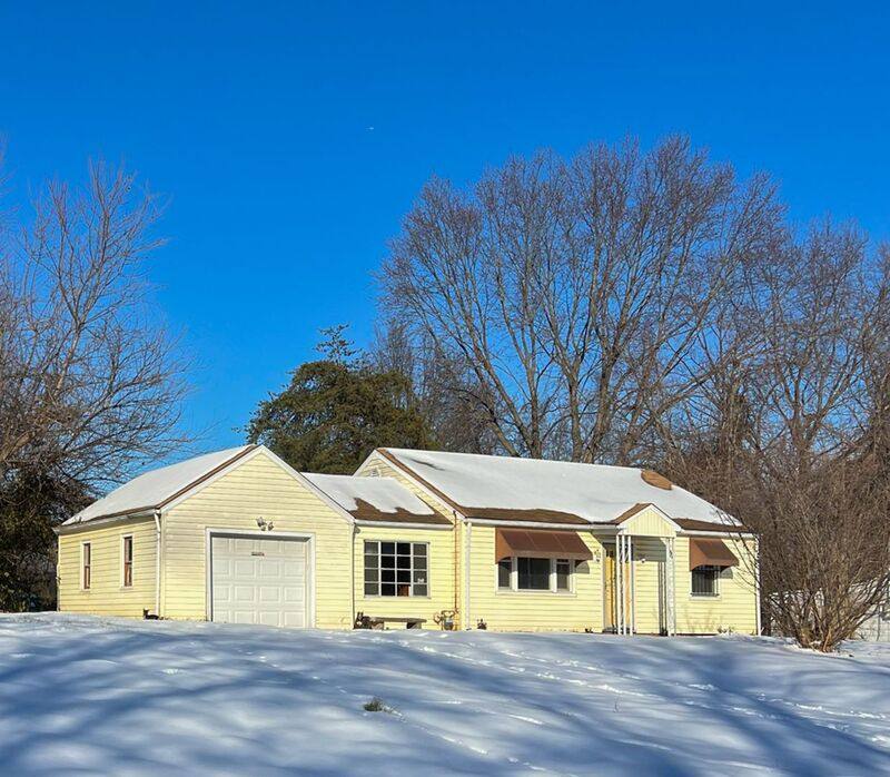 House for rent at 449 Midlothian Rd, Saint Louis, MO 63137