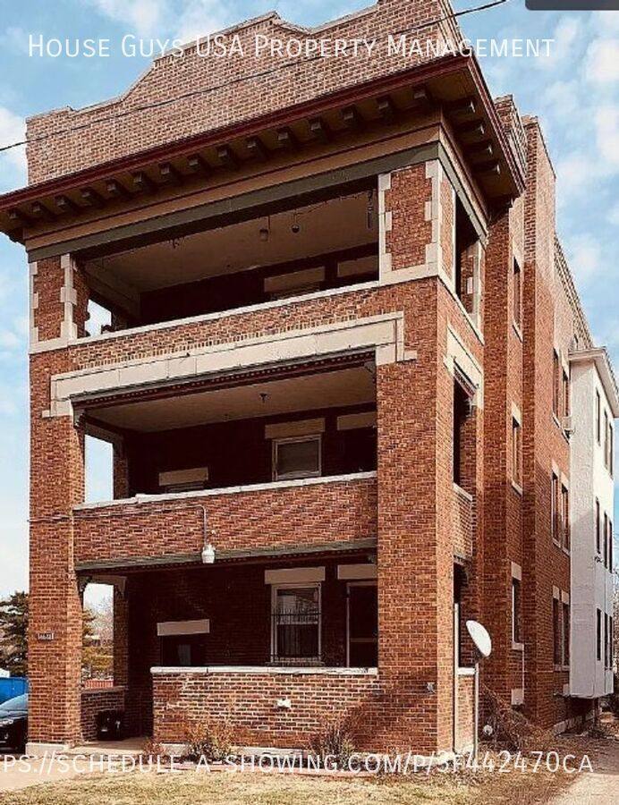 Apartment for rent at 3525 Central St #1st, Kansas City, MO 64111