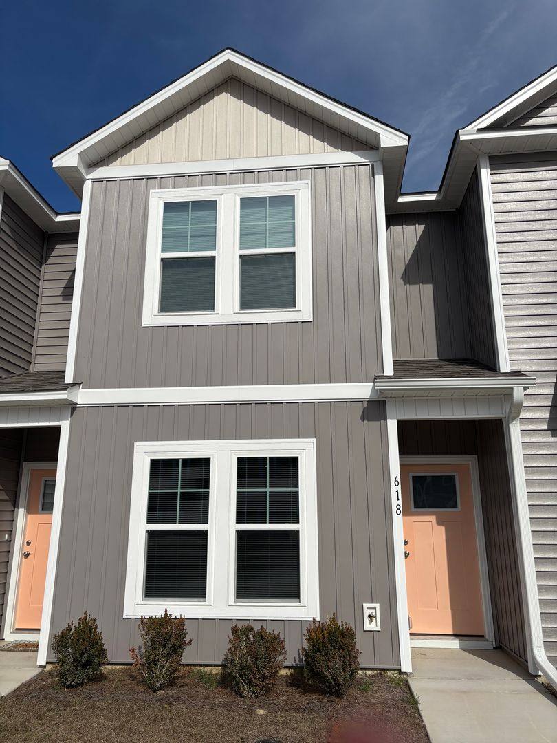 Townhouse for rent at 618 Jacks Crossing Dr, Hubert, NC 28539