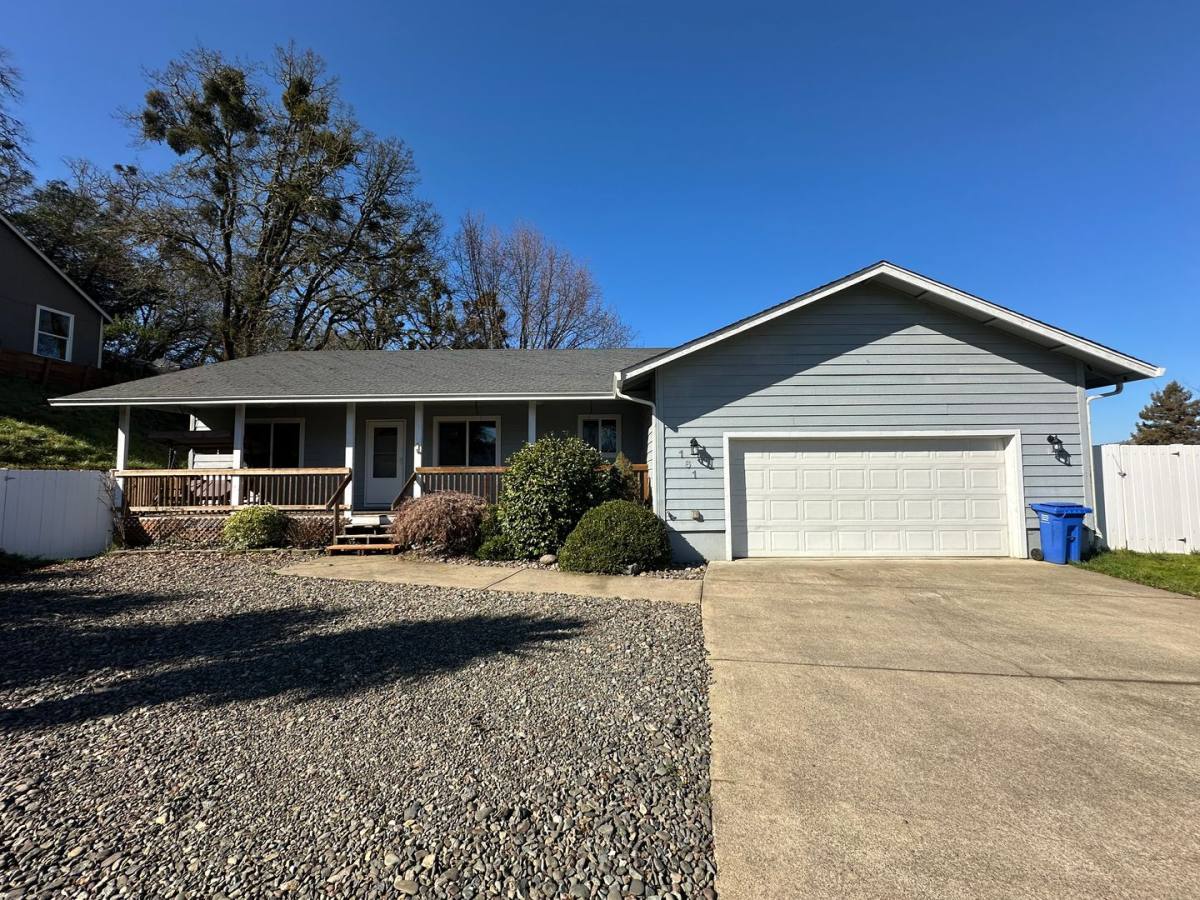House for rent at 161 Santa Maria Court, Roseburg, OR 97471