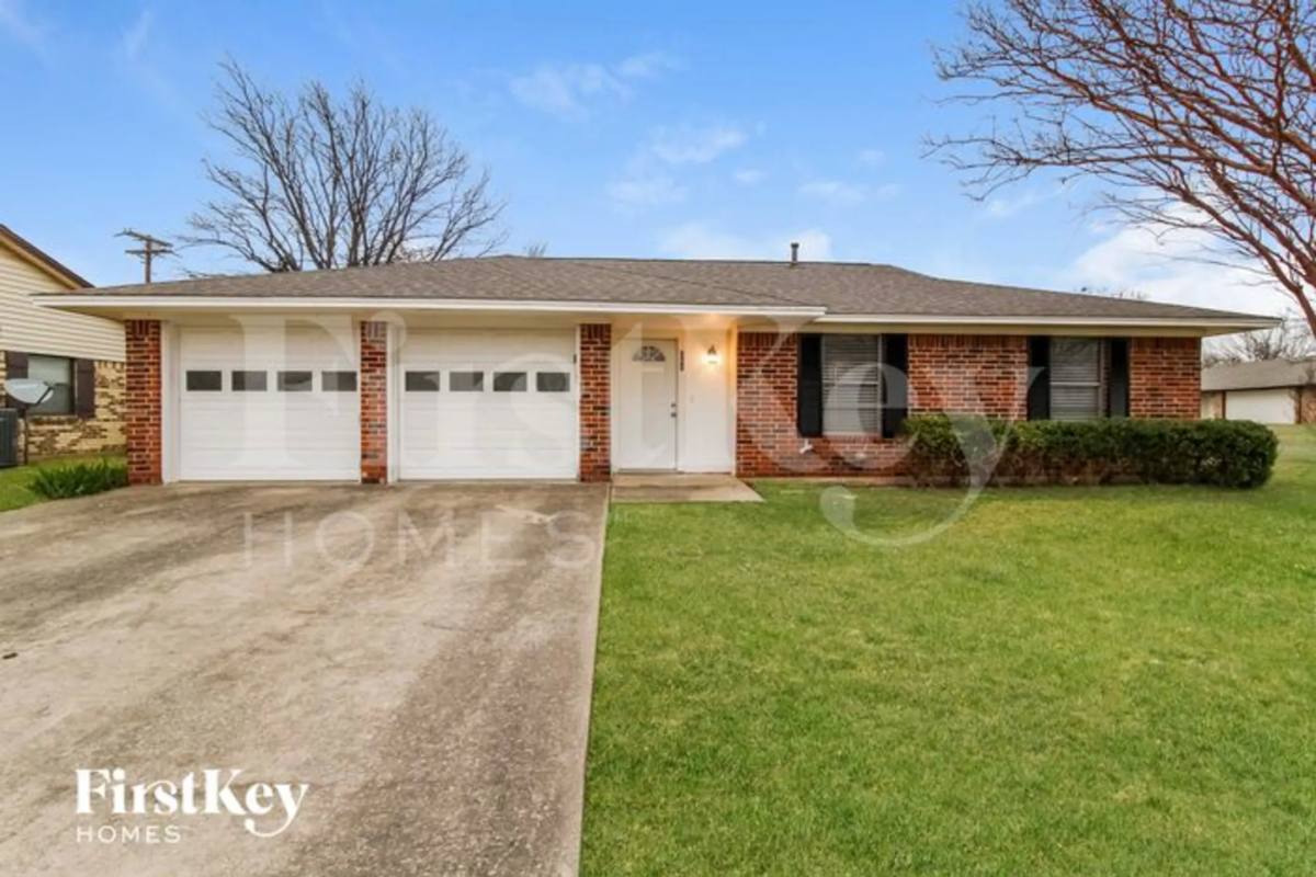 House for rent at 202 Carolyn Dr, Sanger, TX 76266