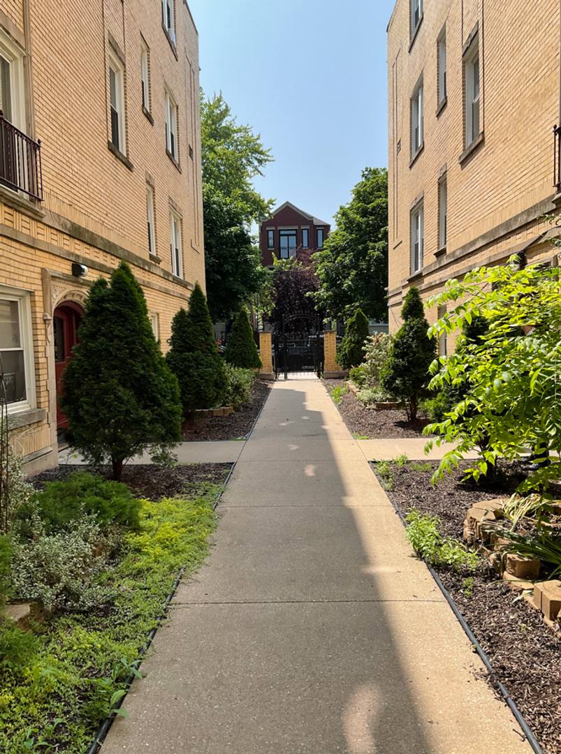 Apartment for rent at 6625-29 S Drexel Ave, Chicago, IL 60637