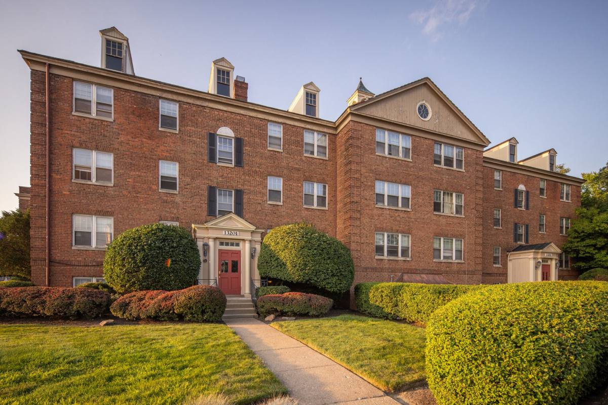 Apartment for rent at 2590 N Moreland Blvd, Cleveland, OH 44120