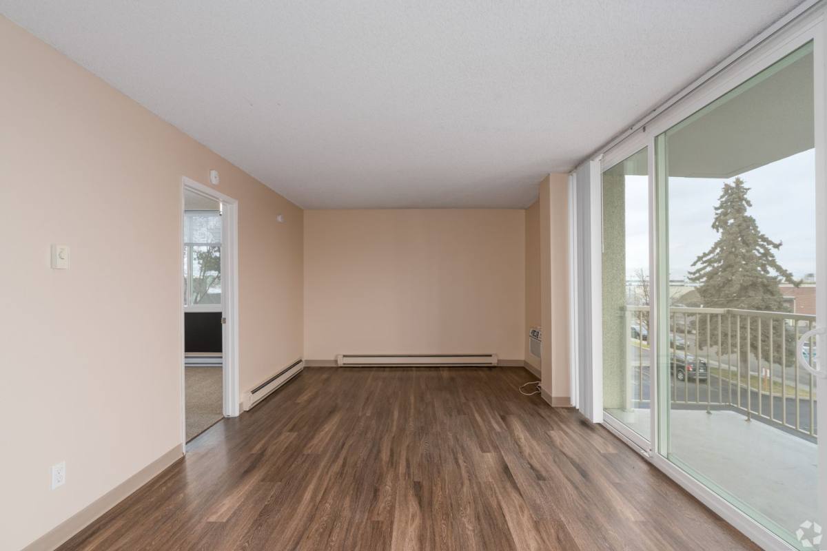 Apartment for rent at 930 N Washington St, Spokane, WA 99201