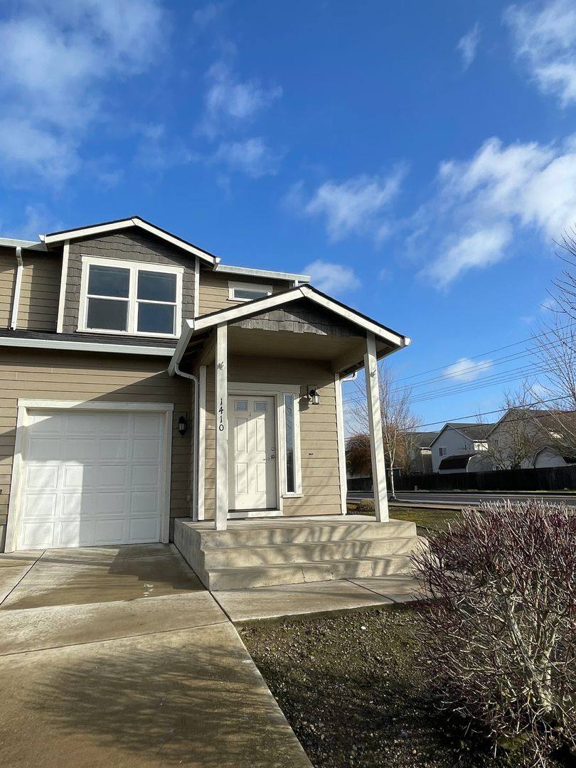 Townhouse for rent at 1410-1412 Marigold Dr, Independence, OR 97351