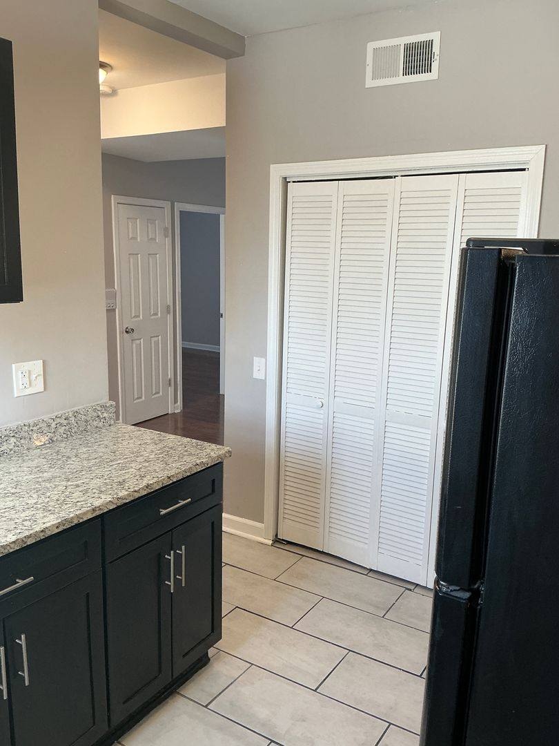 Apartment for rent at 1136 W 68th St, Chicago, IL 60621