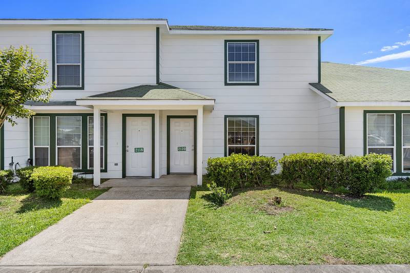 Apartment for rent at 5003 Akumal Calle, Dickinson, TX 77539