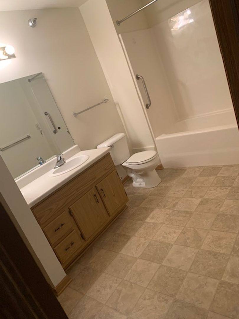 Thompson Meadows, 3120 E Norwich Ave, St. Francis, WI 53235 - Apartment for Rent - Image 7