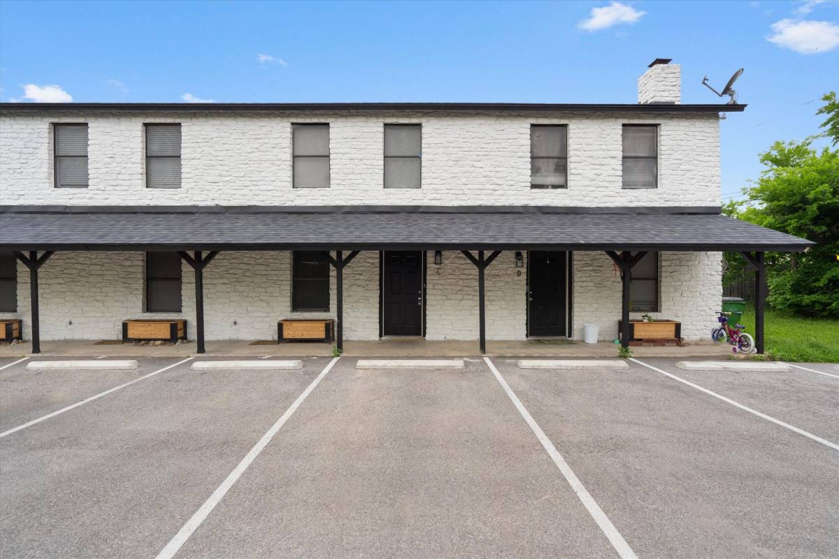 Apartment for rent at 200 Laurel Dr, Round Rock, TX 78664