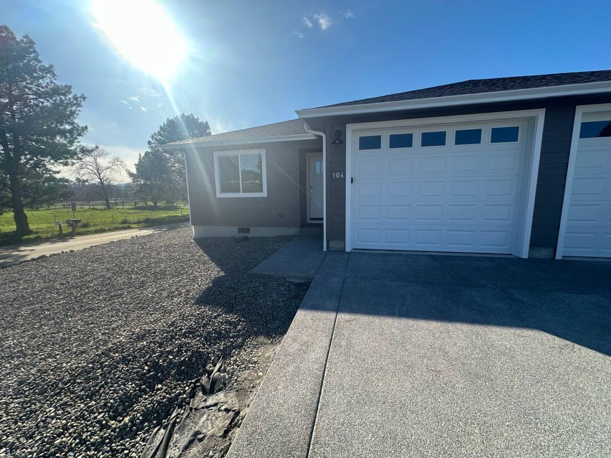 House for rent at 104 Donald Trump Lane, Roseburg, OR 97471